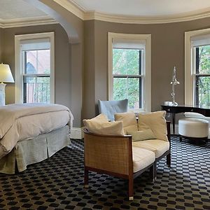 Queen Suite Spa Bath